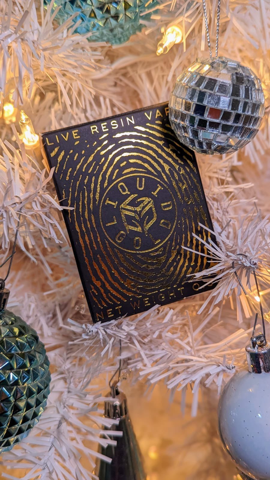 We have the best last-minute, non-boring stocking-stuffer gifts! 🧑Come and say hello to our friends from @greengoldgroup 3pm to 7pm